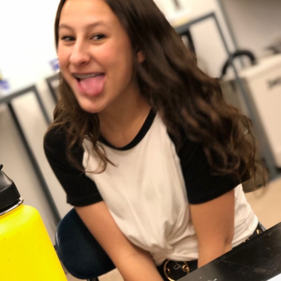 black and white twist top - Picture 3 of 3